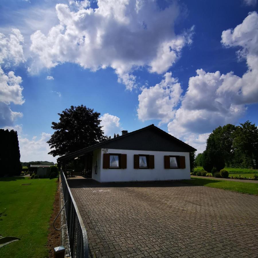 Bb19 Eifel-Ferienhaus Am Moseltal Mit Saunahaus Beuren  المظهر الخارجي الصورة